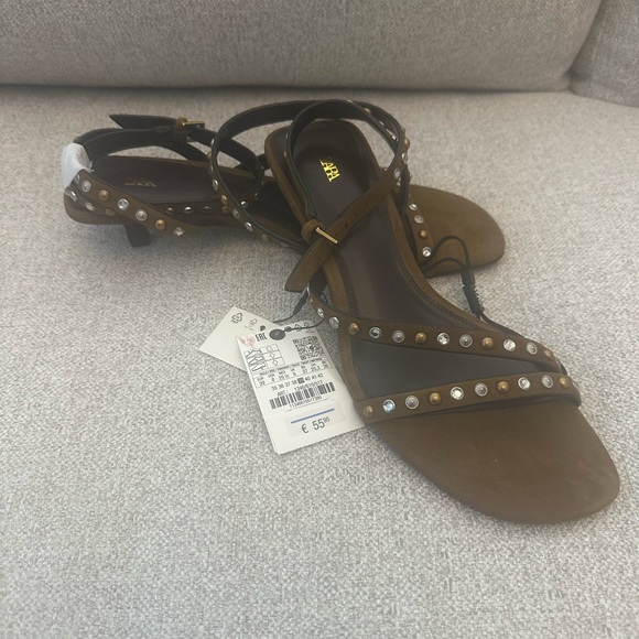 Zara Olive 1.6” Heeled Sandal with Stud Details NWT sz 39/ US 8 Valentino Style - Picture 9 of 16